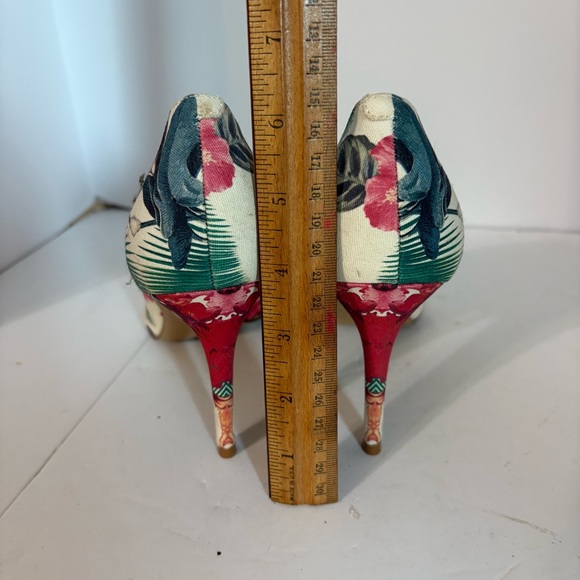 Marc Fisher floral print pumps - Picture 6 of 9